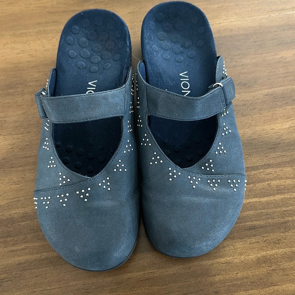 Women’s Vionic Mules Size 9 *Like New* Navy Studded Accents